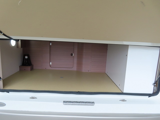 キャンピングカーキャブコン