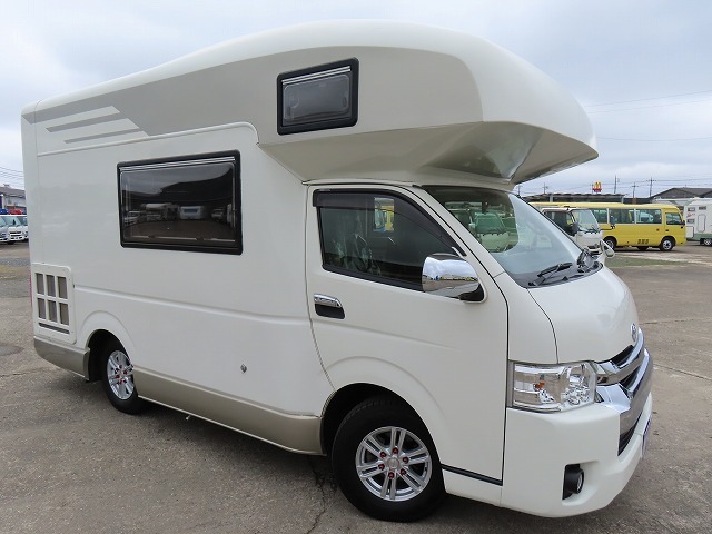 キャンピングカーキャブコン