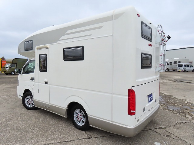 キャンピングカーキャブコン