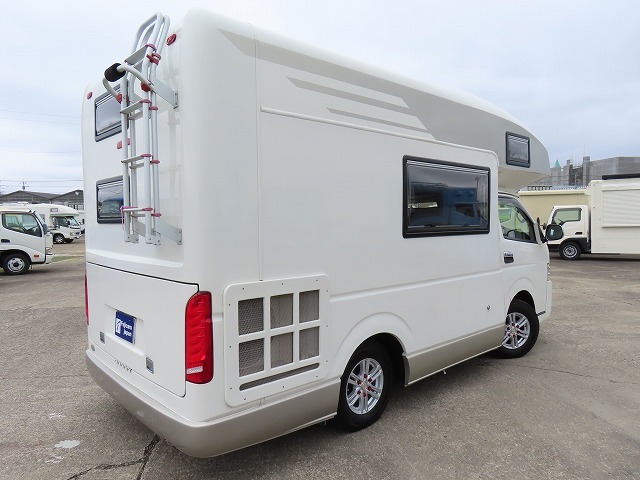 キャンピングカーキャブコン