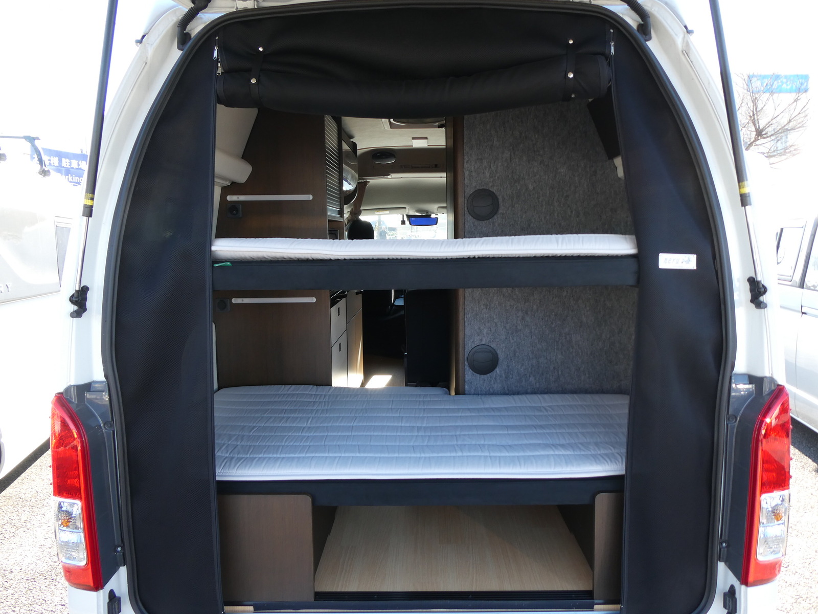 キャンピングカーバンコン