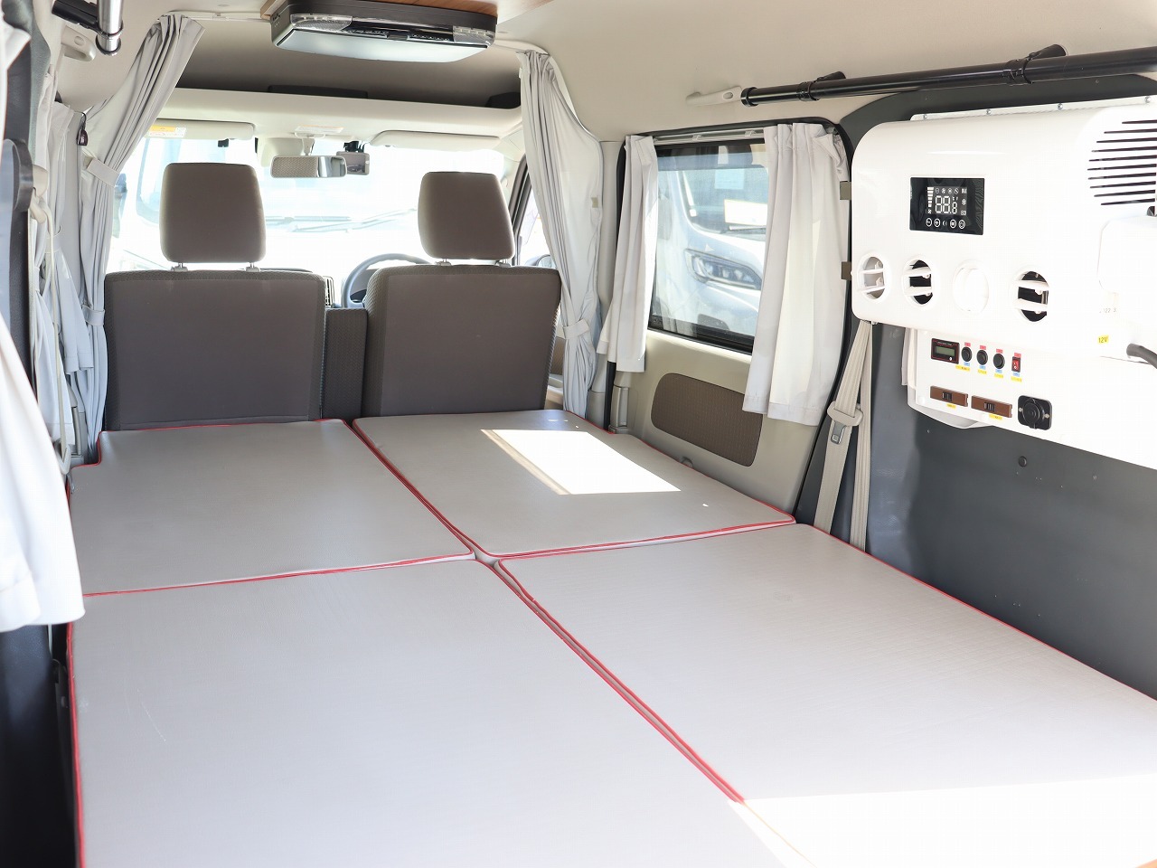 キャンピングカー軽キャンパー