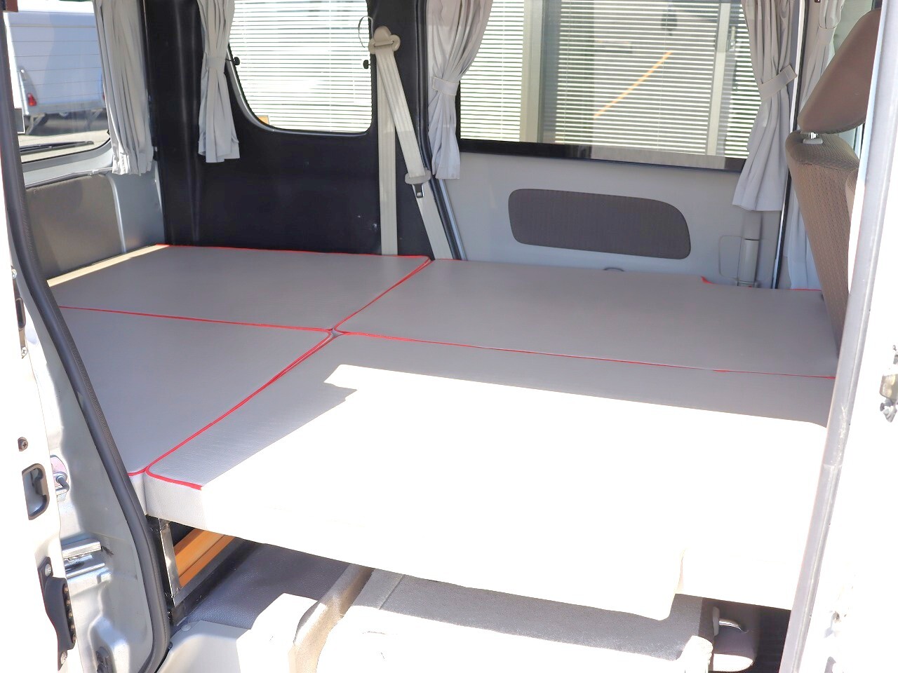 キャンピングカー軽キャンパー