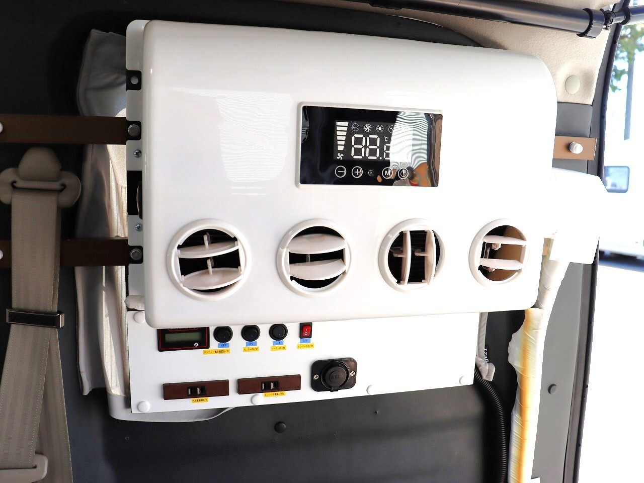 キャンピングカー軽キャンパー