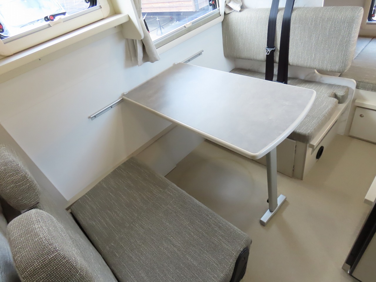 キャンピングカーキャブコン