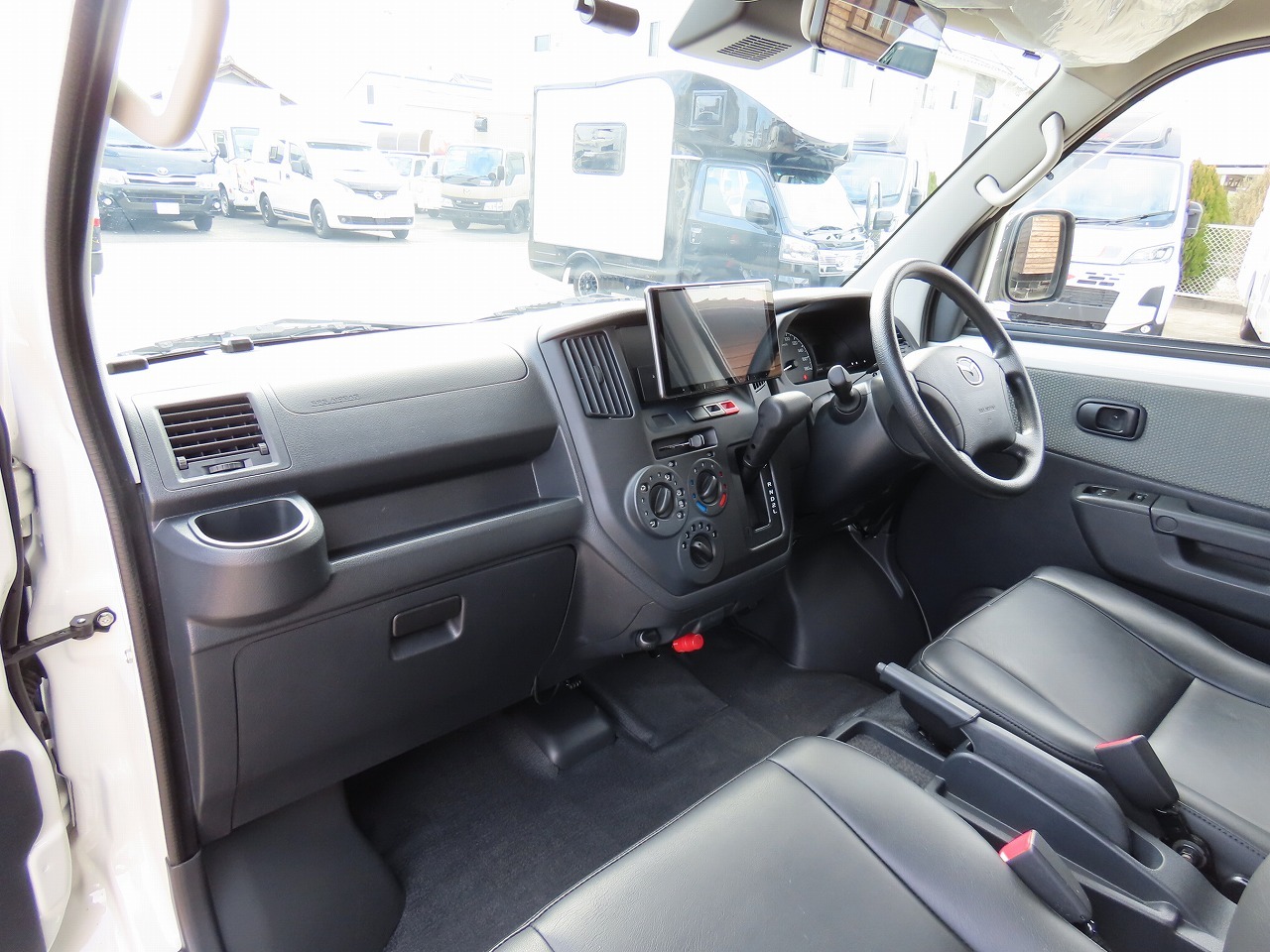 キャンピングカーキャブコン