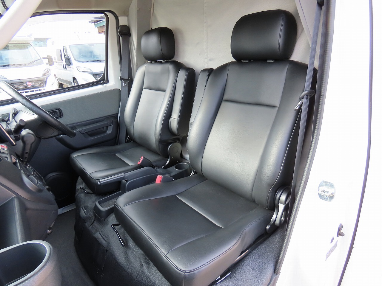 キャンピングカーキャブコン