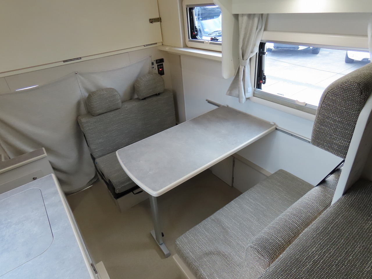 キャンピングカーキャブコン