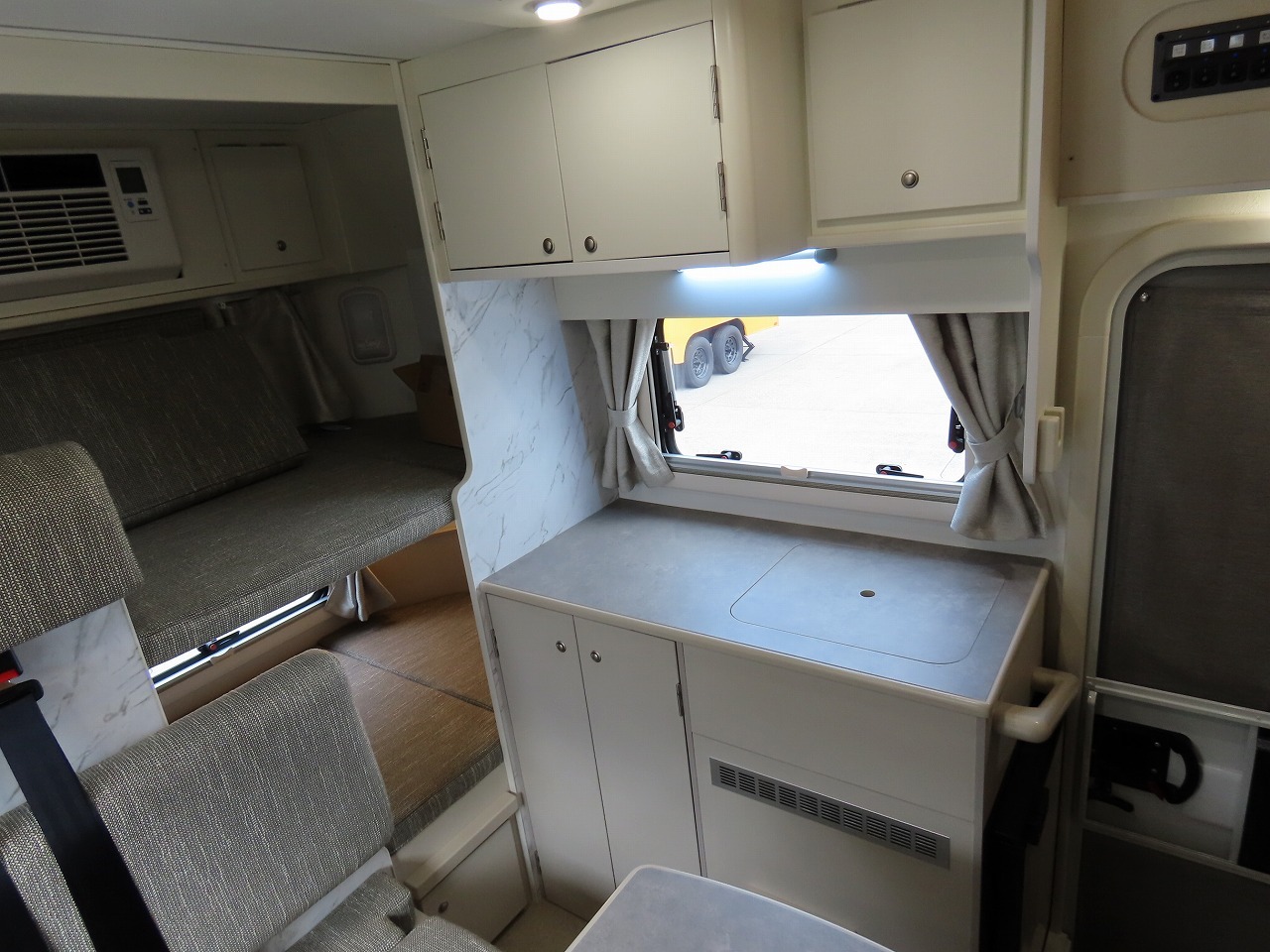 キャンピングカーキャブコン