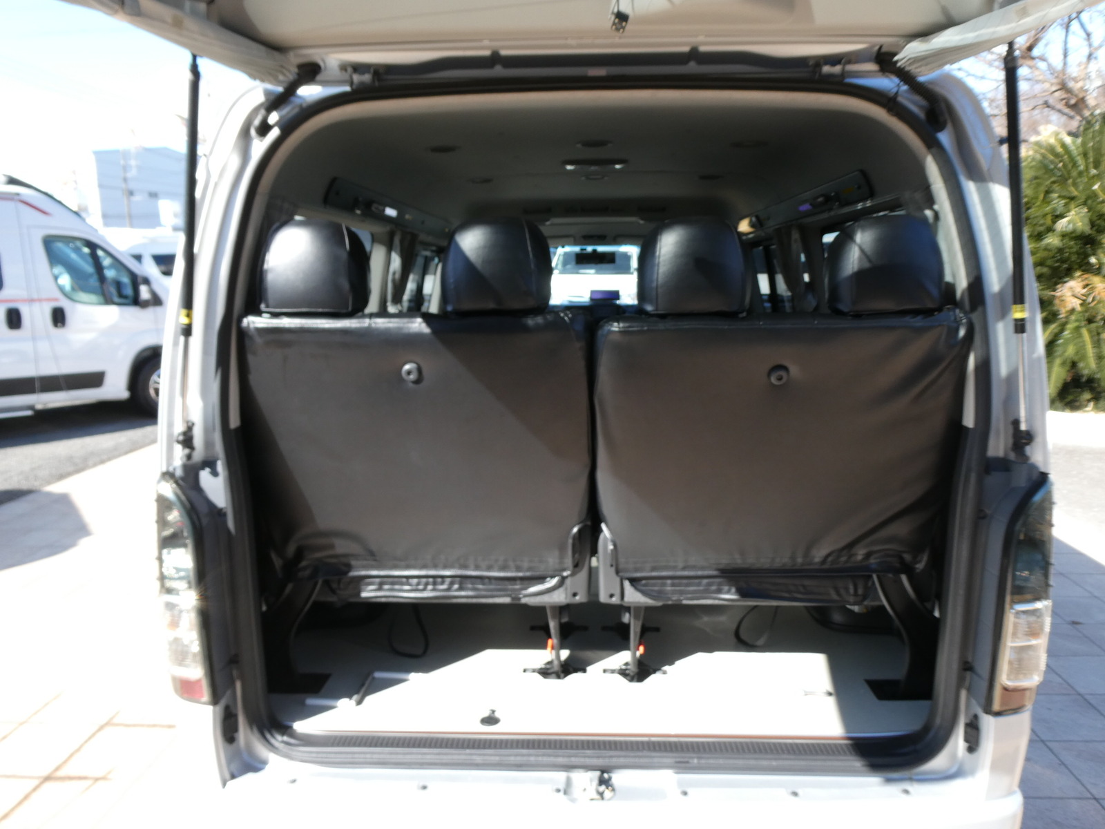 キャンピングカーバンコン