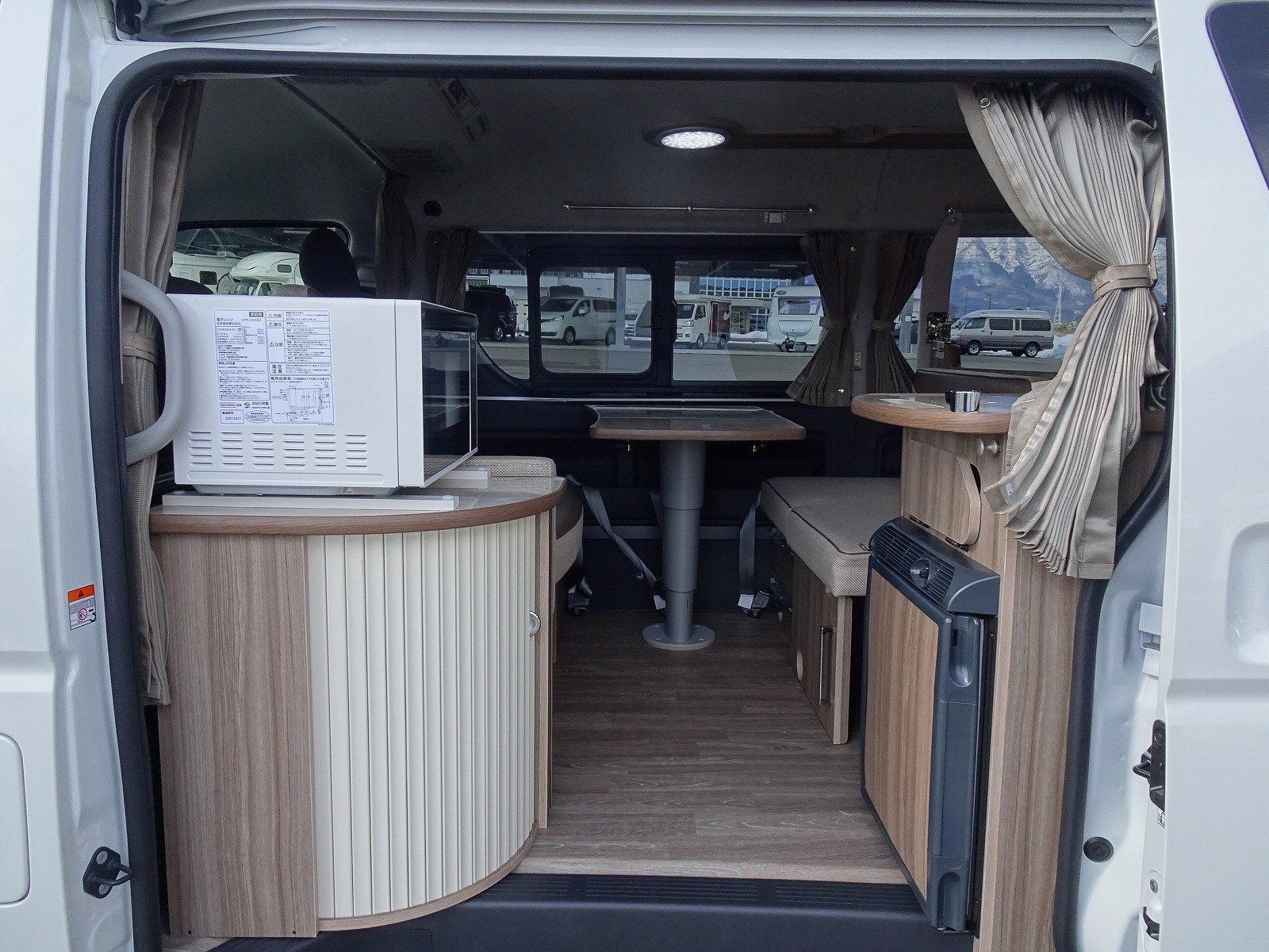 キャンピングカーバンコン