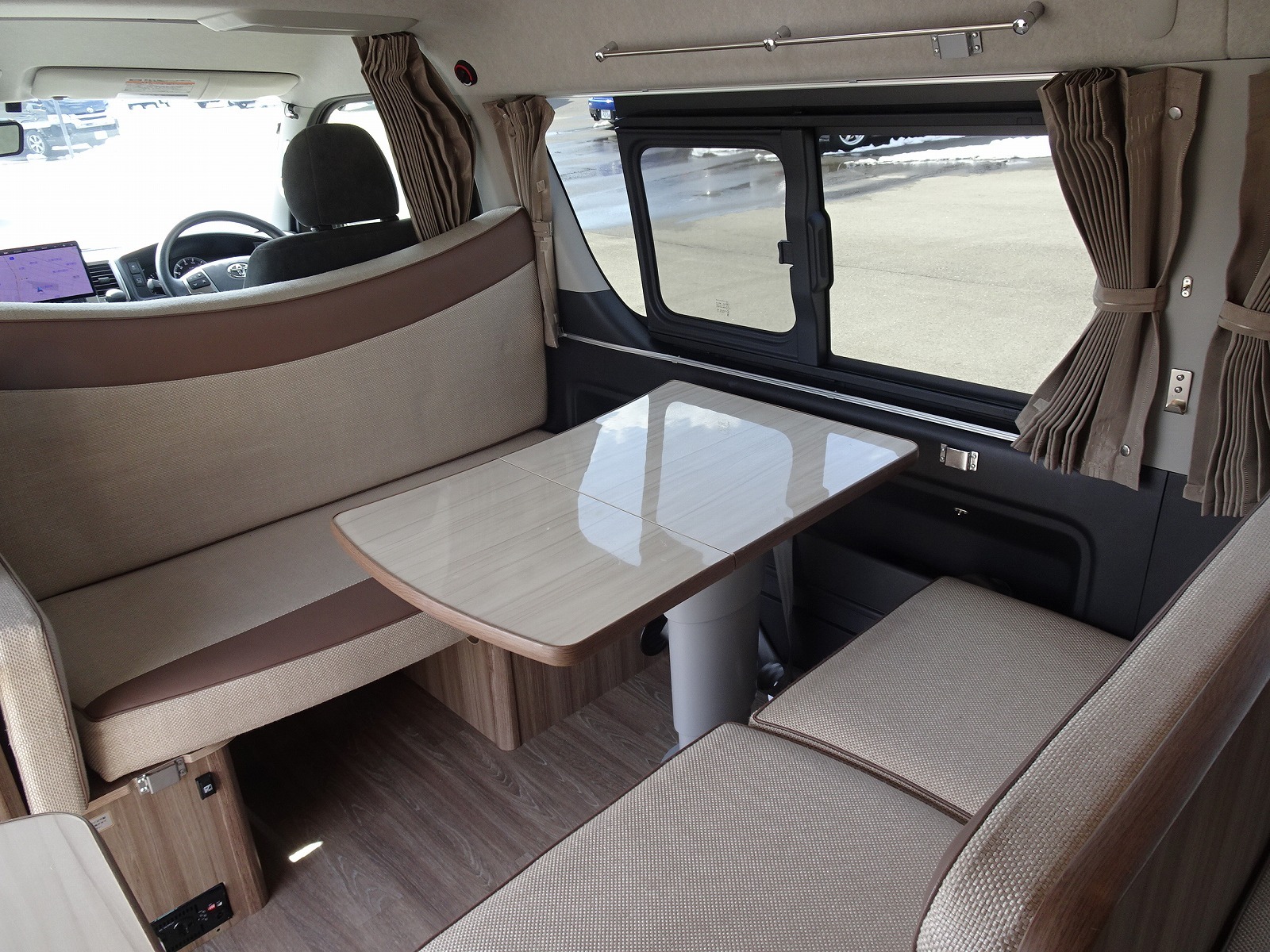 キャンピングカーバンコン