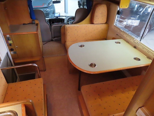 キャンピングカーキャブコン