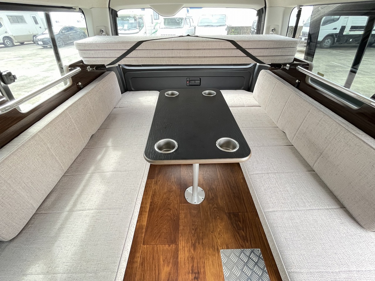 キャンピングカーバンコン