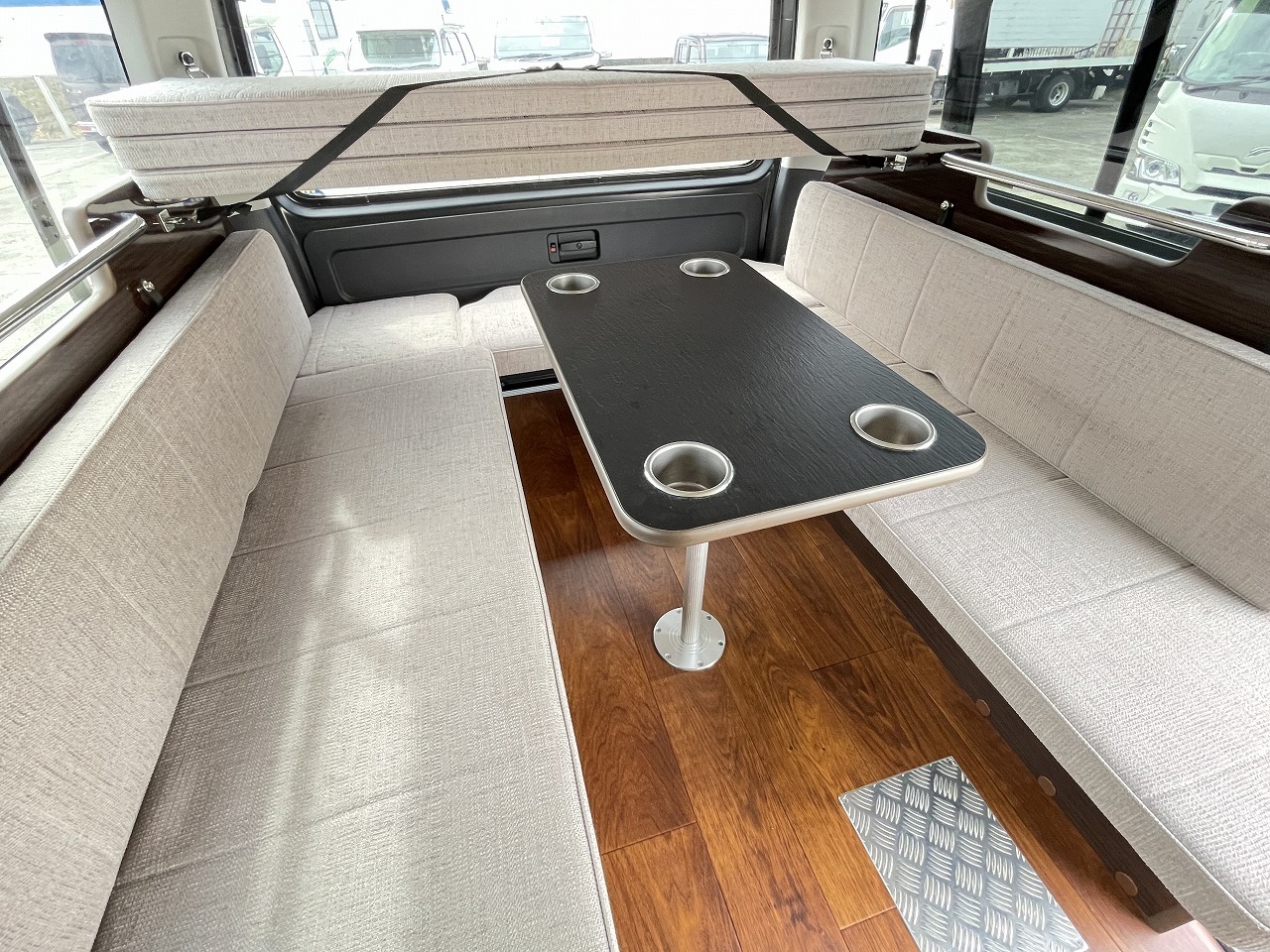 キャンピングカーバンコン