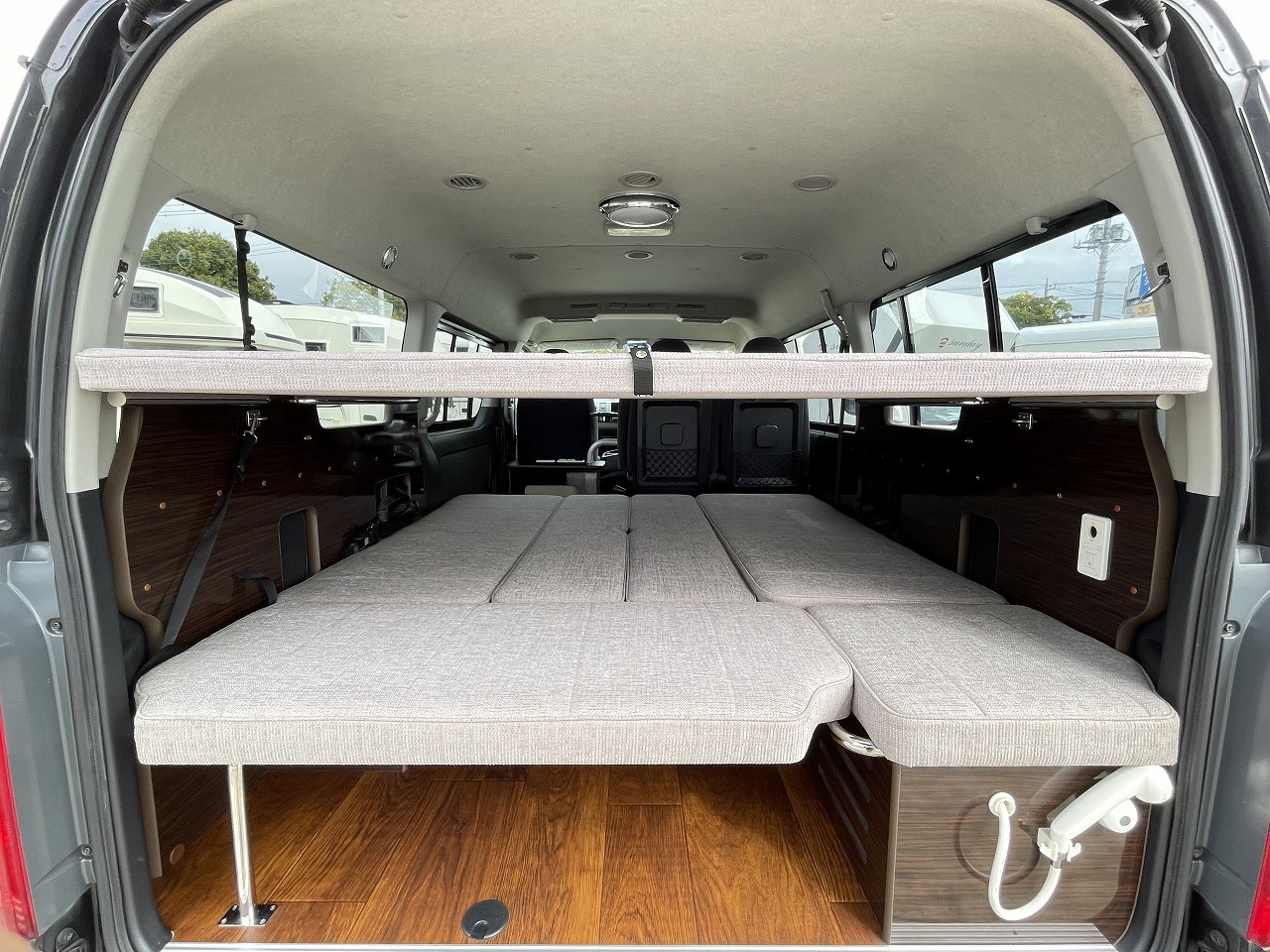 キャンピングカーバンコン