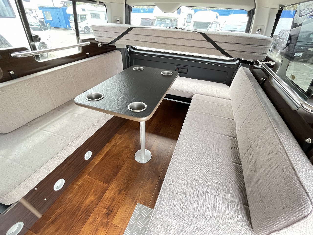 キャンピングカーバンコン