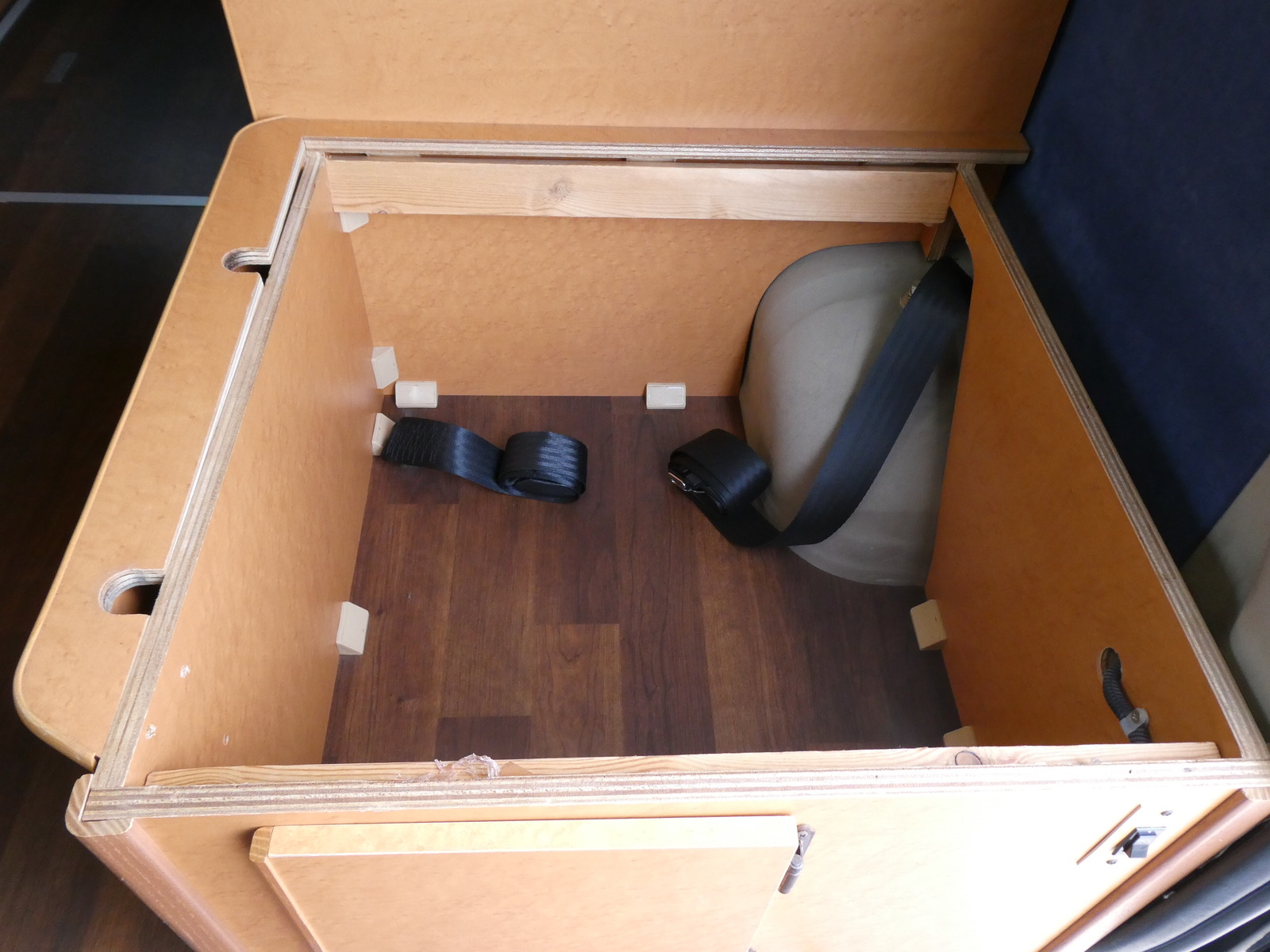 キャンピングカーバンコン