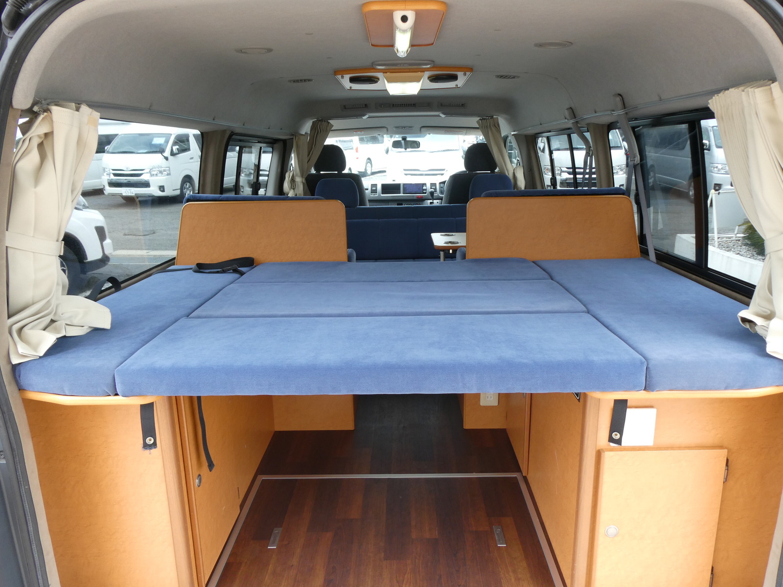 キャンピングカーバンコン