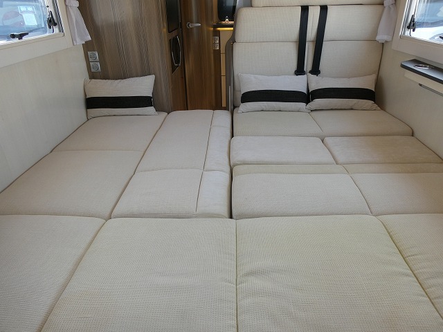 キャンピングカーキャブコン