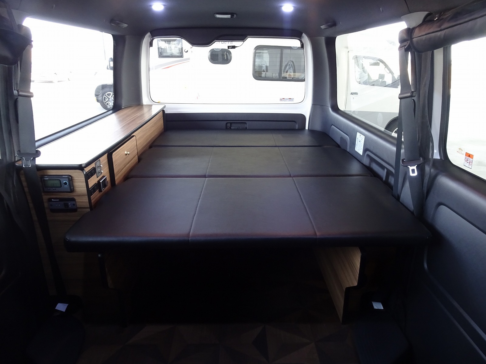 キャンピングカーバンコン