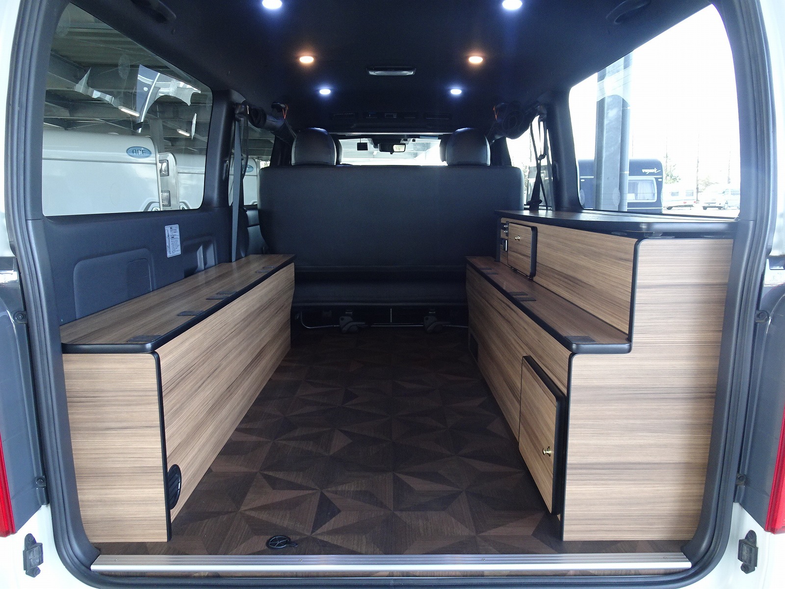 キャンピングカーバンコン