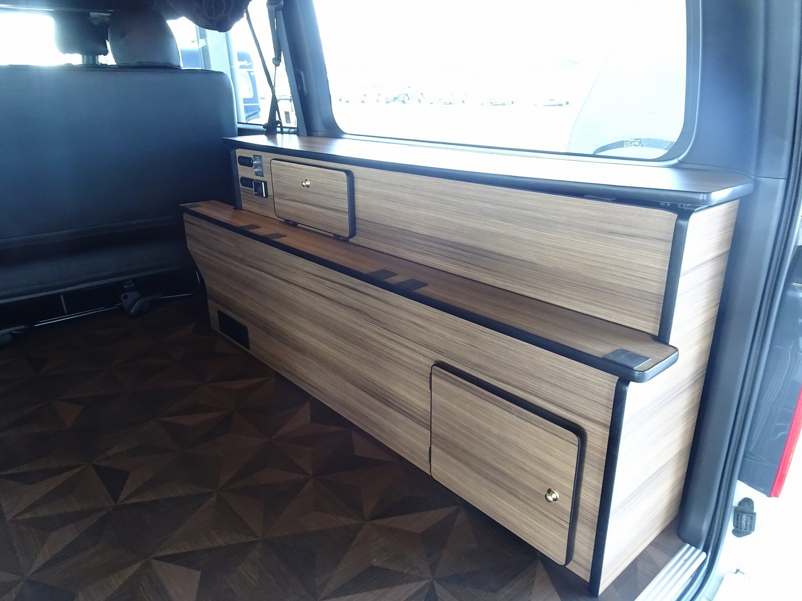 キャンピングカーバンコン