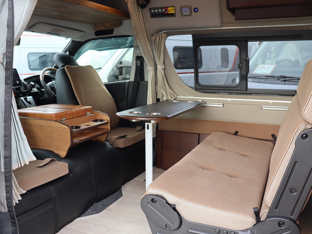 キャンピングカーバンコン