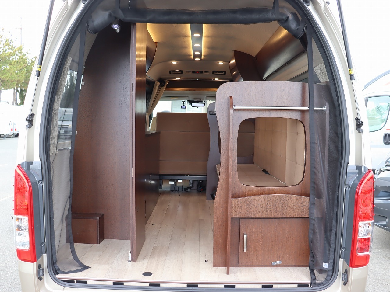 キャンピングカーバンコン