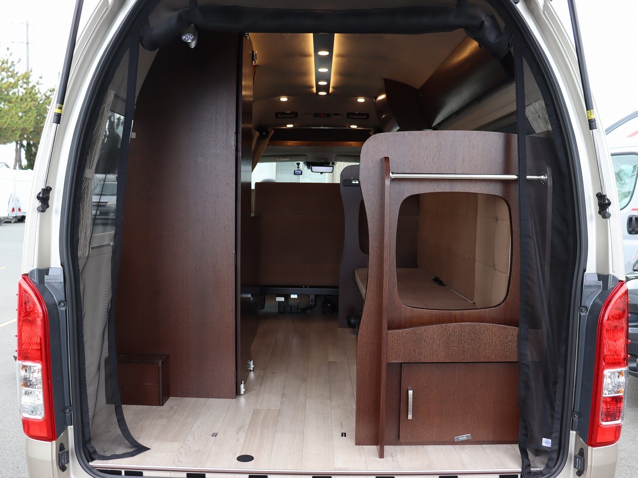 キャンピングカーバンコン