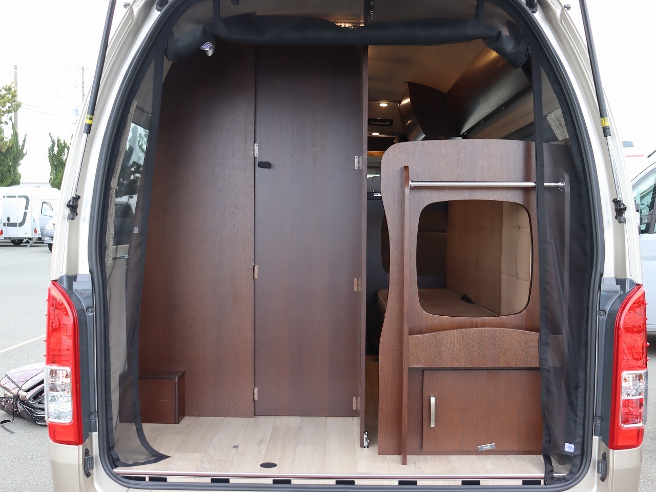 キャンピングカーバンコン