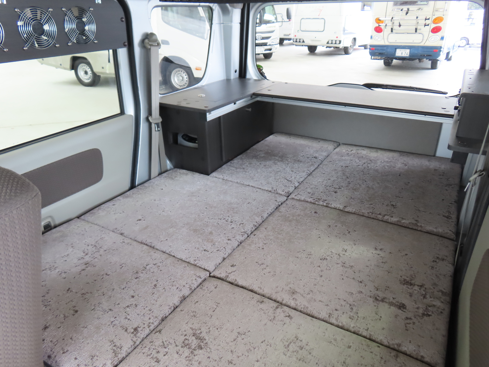 キャンピングカー軽キャンパー