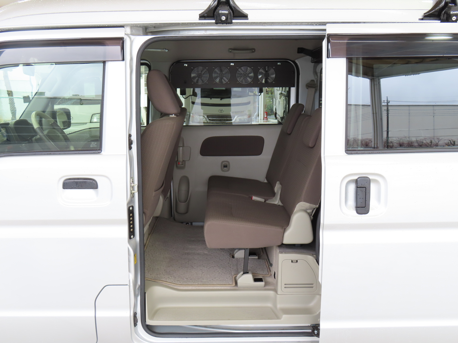 キャンピングカー軽キャンパー