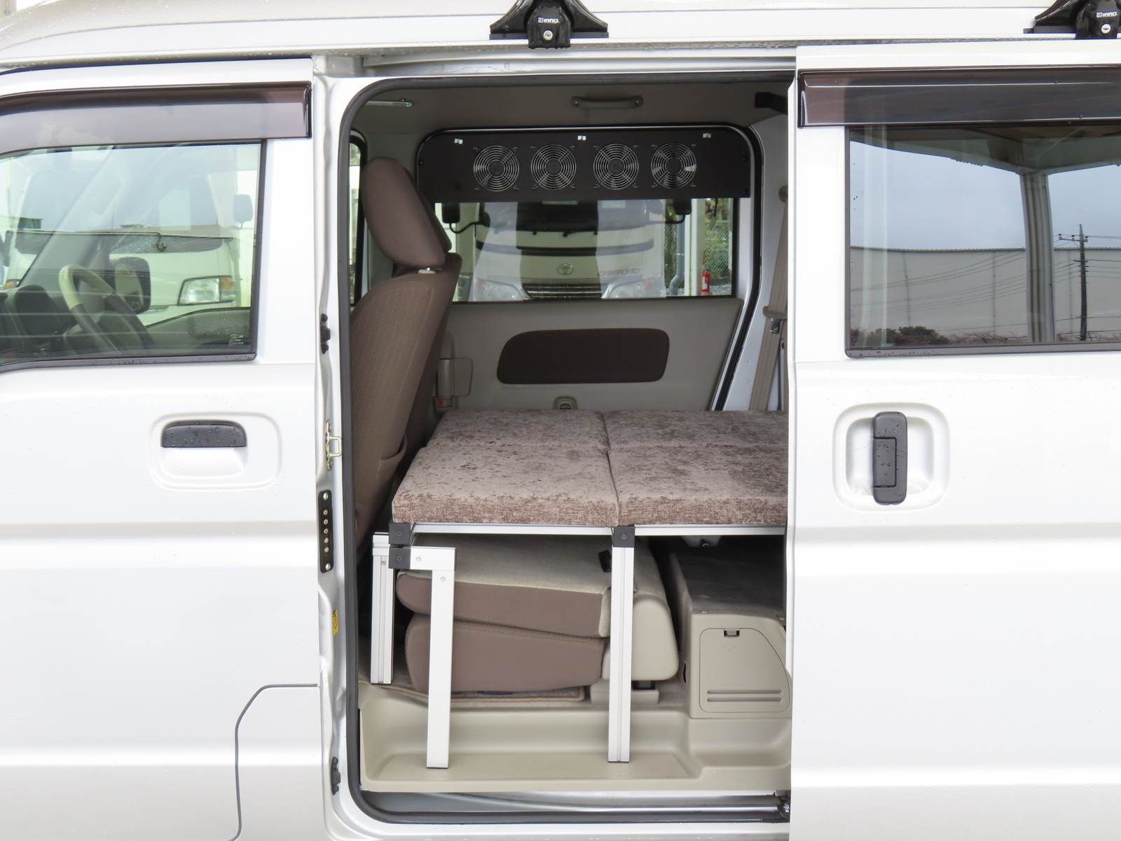 キャンピングカー軽キャンパー