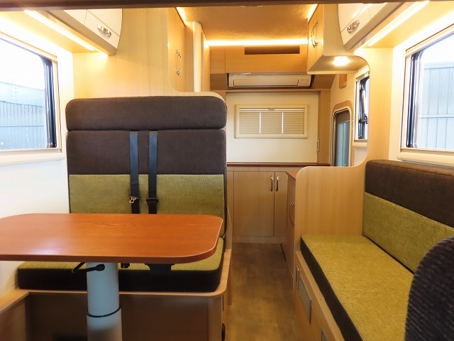 キャンピングカーキャブコン