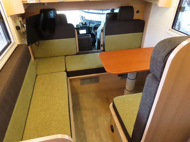 キャンピングカーキャブコン