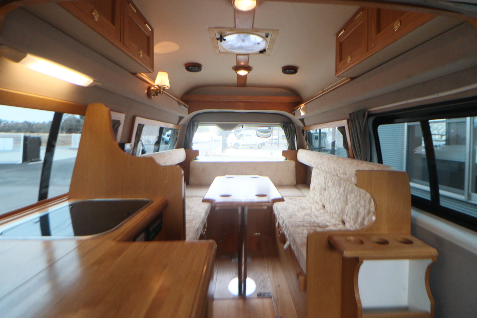 キャンピングカーバンコン