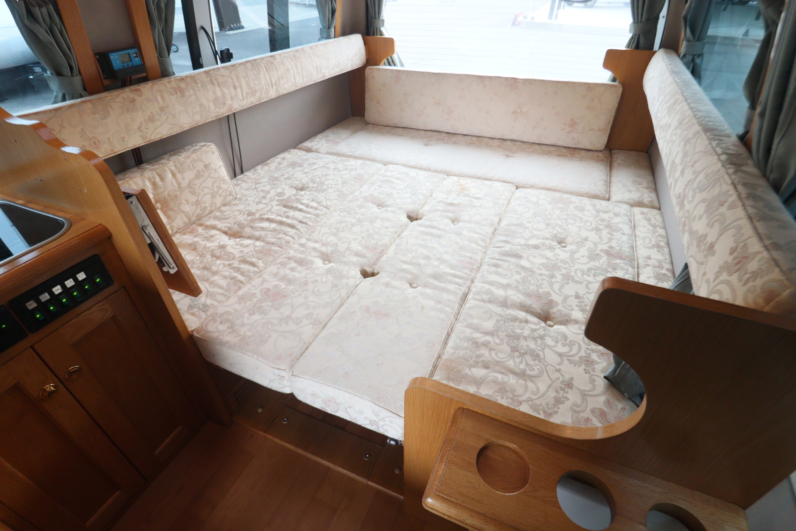 キャンピングカーバンコン