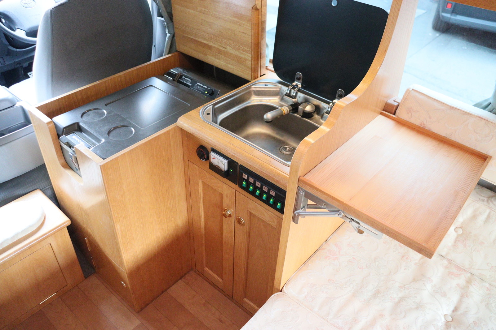 キャンピングカーバンコン