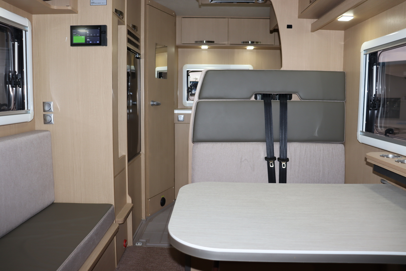 キャンピングカーキャブコン