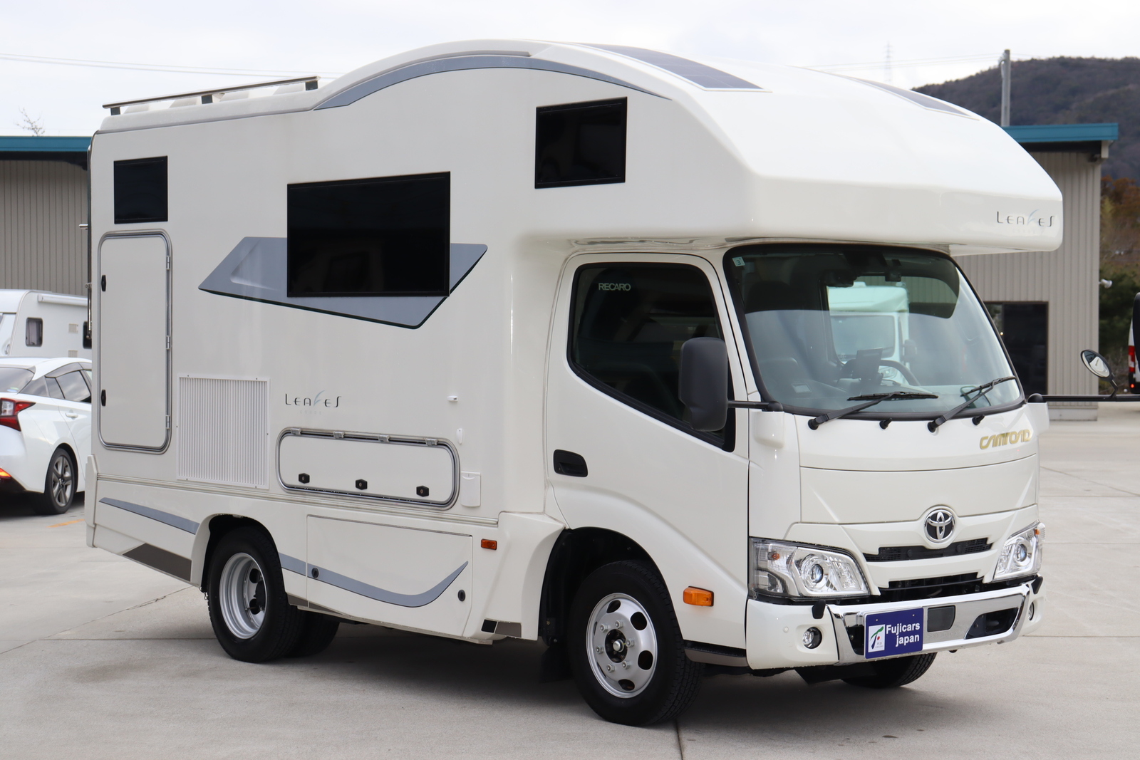 キャンピングカーキャブコン