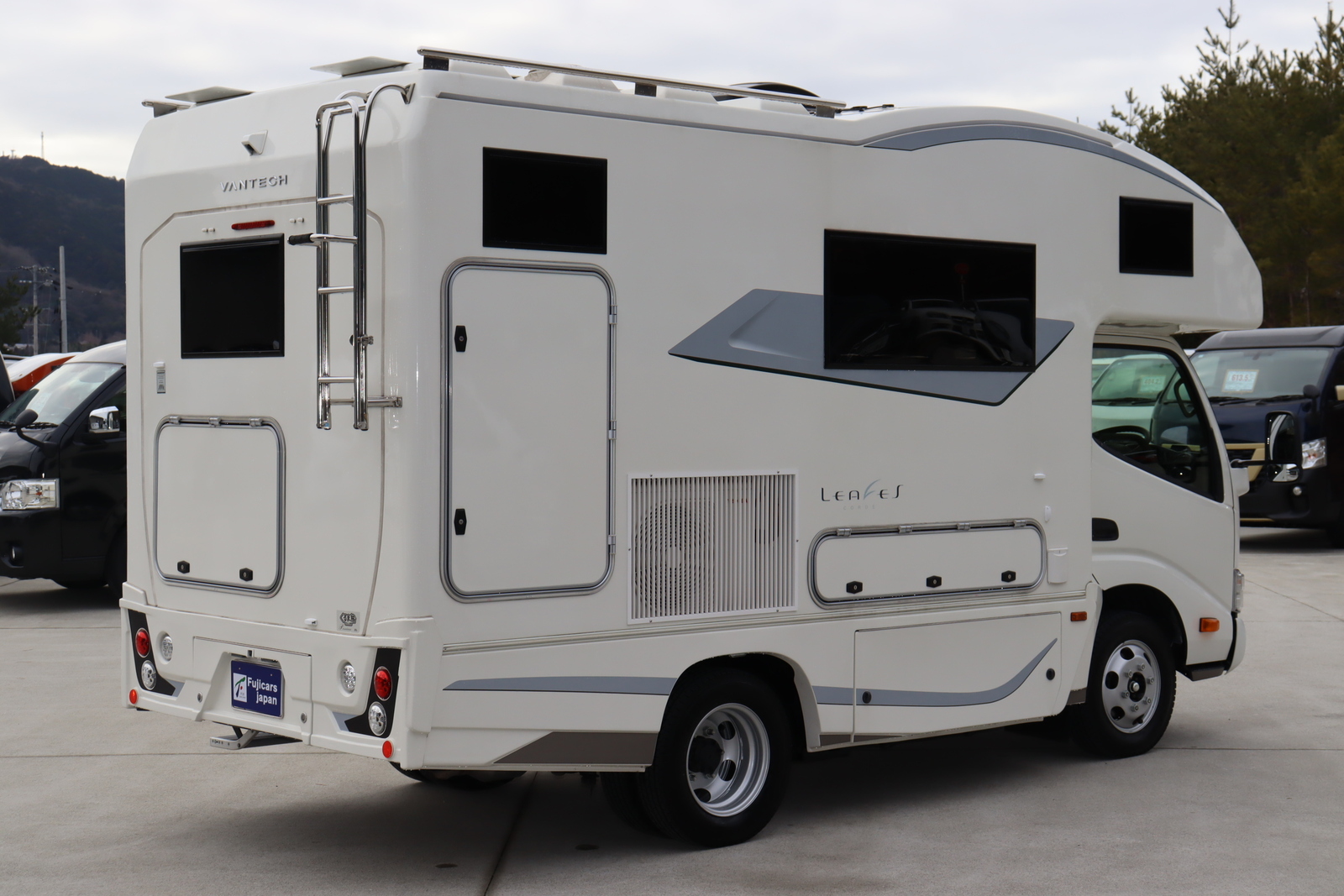 キャンピングカーキャブコン