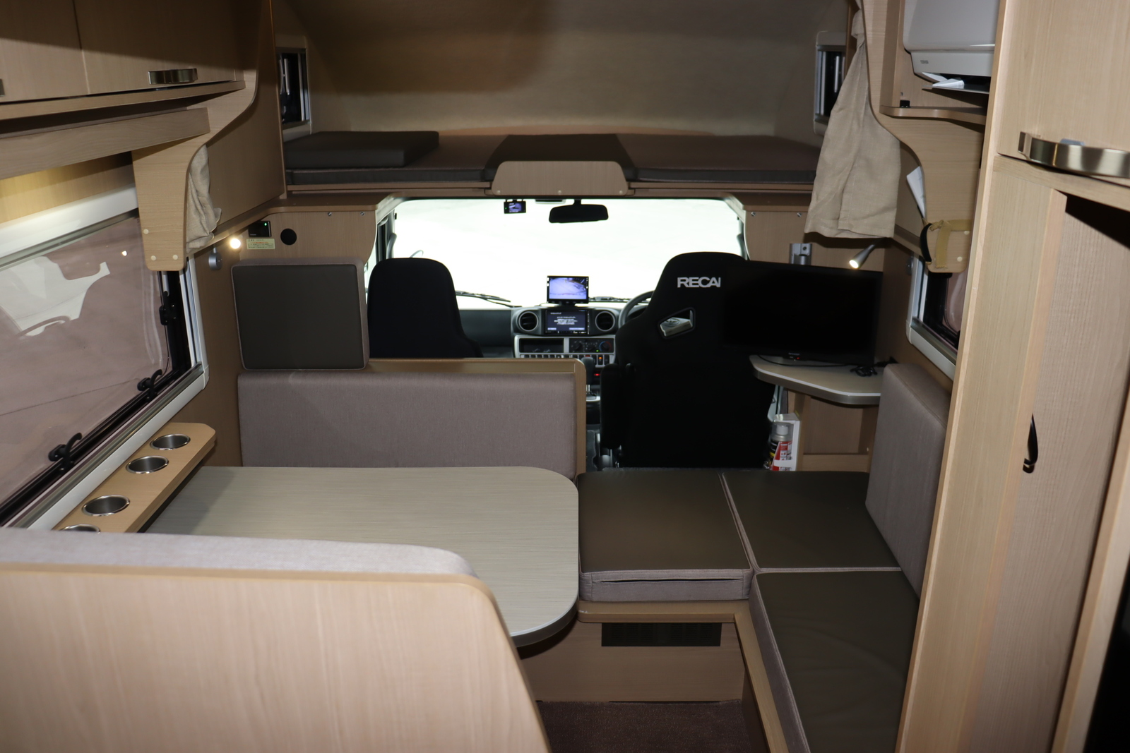 キャンピングカーキャブコン