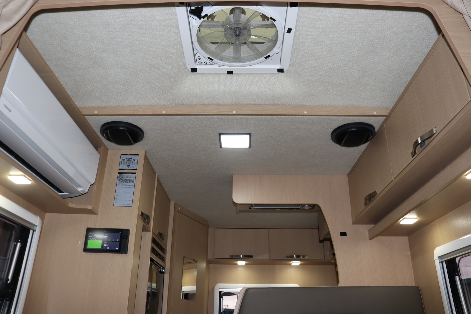 キャンピングカーキャブコン