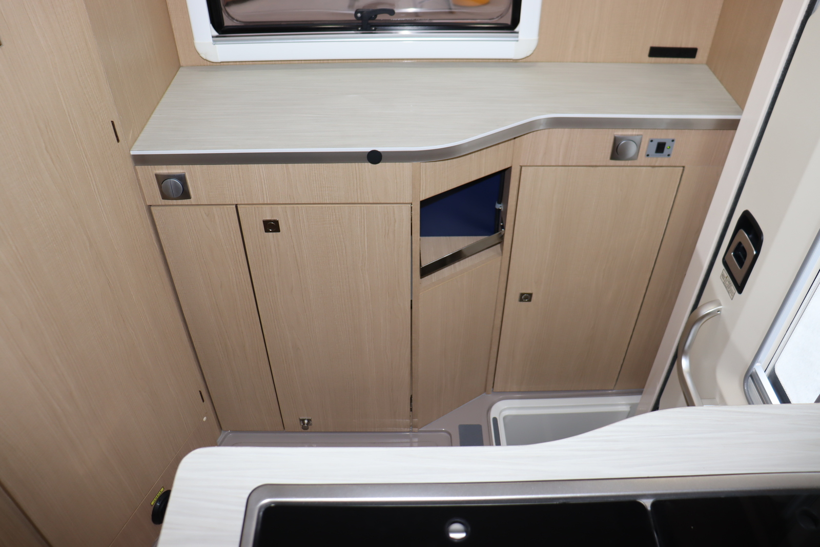 キャンピングカーキャブコン