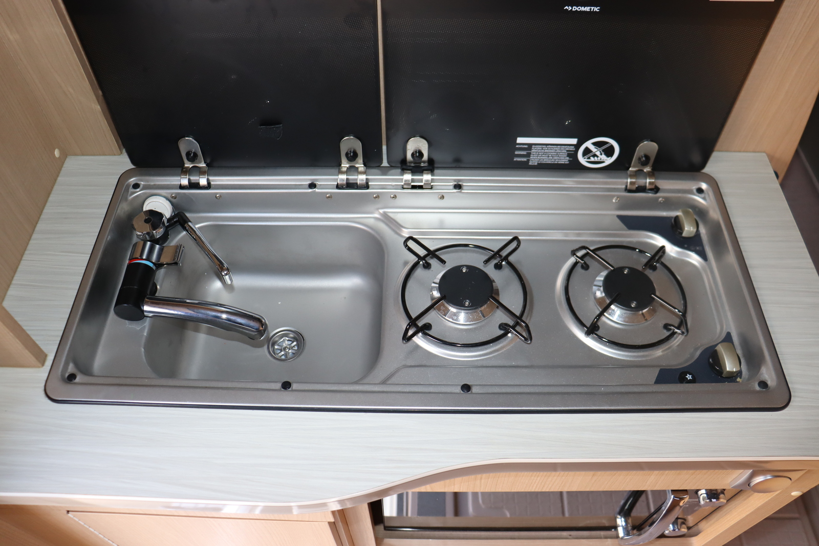 キャンピングカーキャブコン