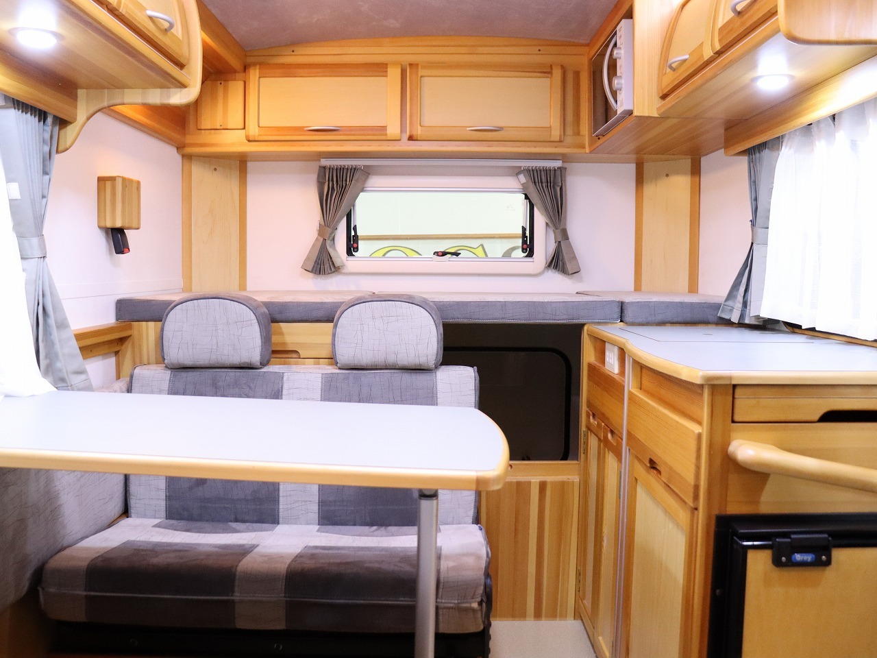 キャンピングカーキャブコン