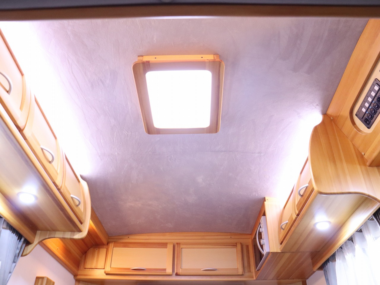 キャンピングカーキャブコン