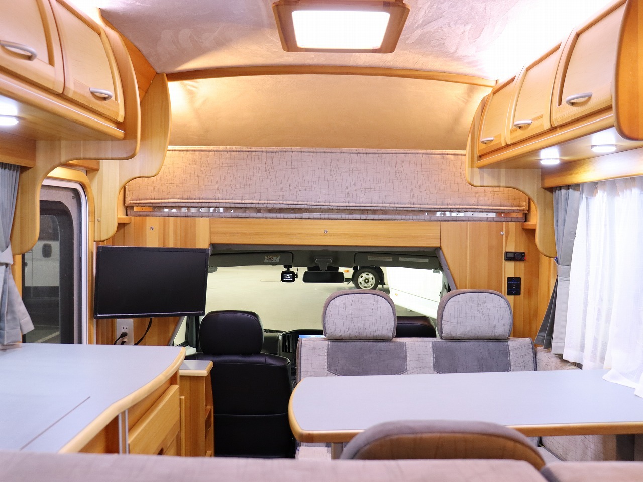 キャンピングカーキャブコン