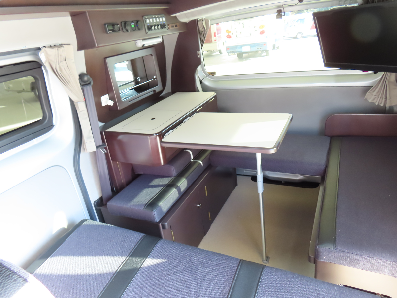 キャンピングカーバンコン